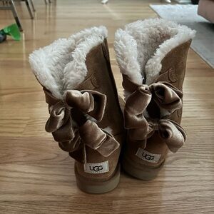 cute ugg boots with bows on the back